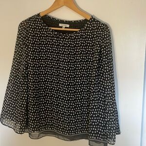 Flowy black & white blouse. XS. Excellent condition!